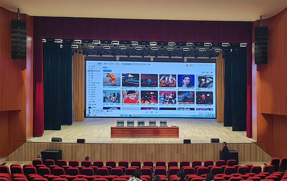LED显示屏的封装新篇章：SMD与COB技术区别在哪里？